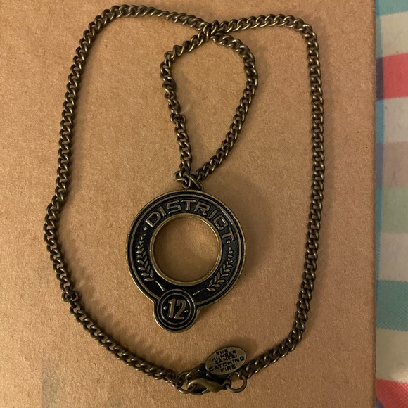 The Hunger Games: Catching Fire dual necklace - Picture 3 of 4